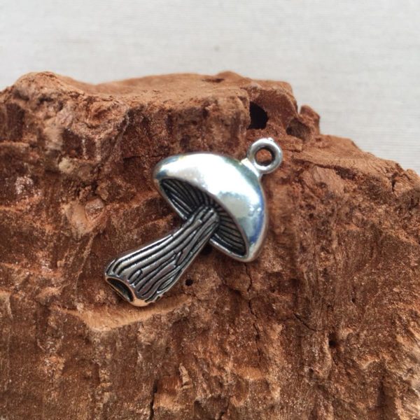 Pilz Metallanhänger